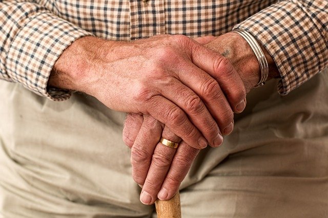 Dôchodcovia majú zľavu na PZP